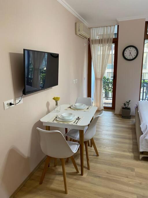 Mimosa'S Apartment With Lovely Balcony Tirana Exterior foto