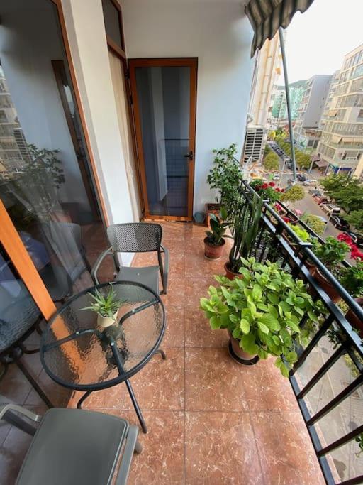 Mimosa'S Apartment With Lovely Balcony Tirana Exterior foto