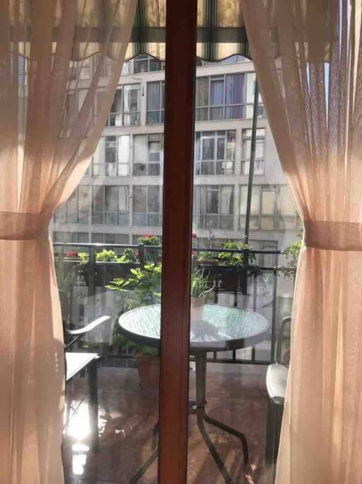 Mimosa'S Apartment With Lovely Balcony Tirana Exterior foto