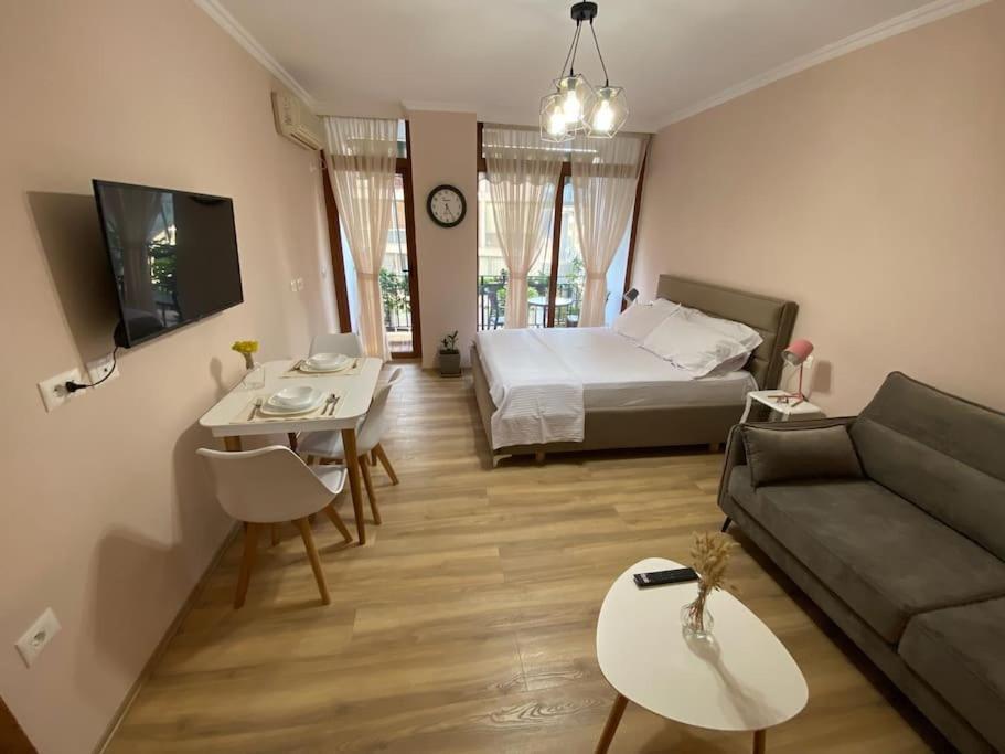 Mimosa'S Apartment With Lovely Balcony Tirana Exterior foto